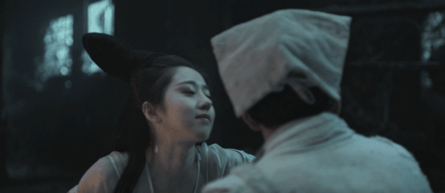 16岁成“苹果女孩”，21岁演聂小倩，这个星二代