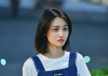 郑爽落泪自称太懂事，镜头背后却总在搞事情，魏晨一语道破真相