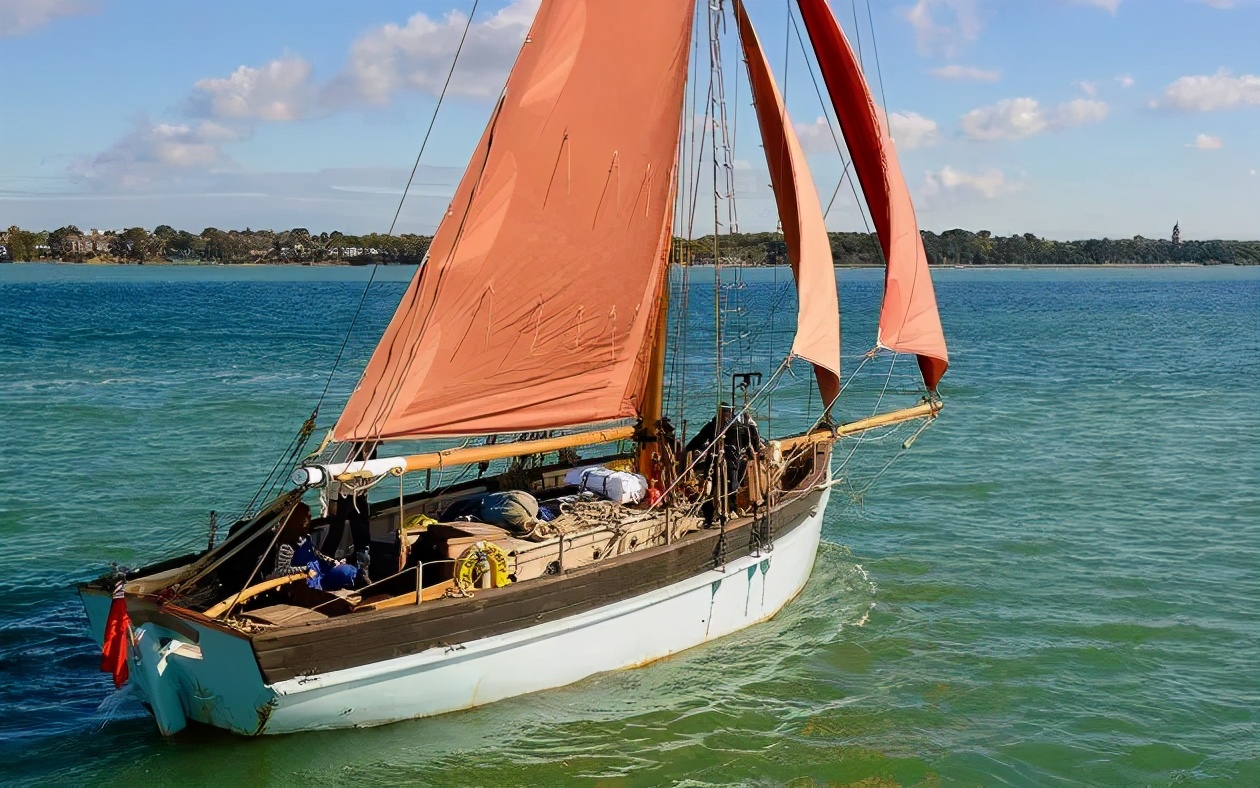 买下113岁的木制帆船，只为让年轻人参与进来感受那种历史氛围