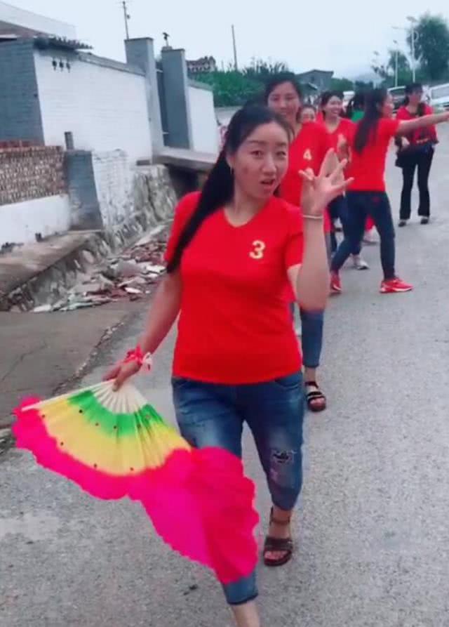 还记得11个姐姐凑32万为弟弟娶亲买房的事？还有后续，心酸又现实