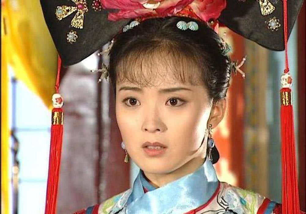 晴格格当红时息影，二十多岁傍富豪，表面风光