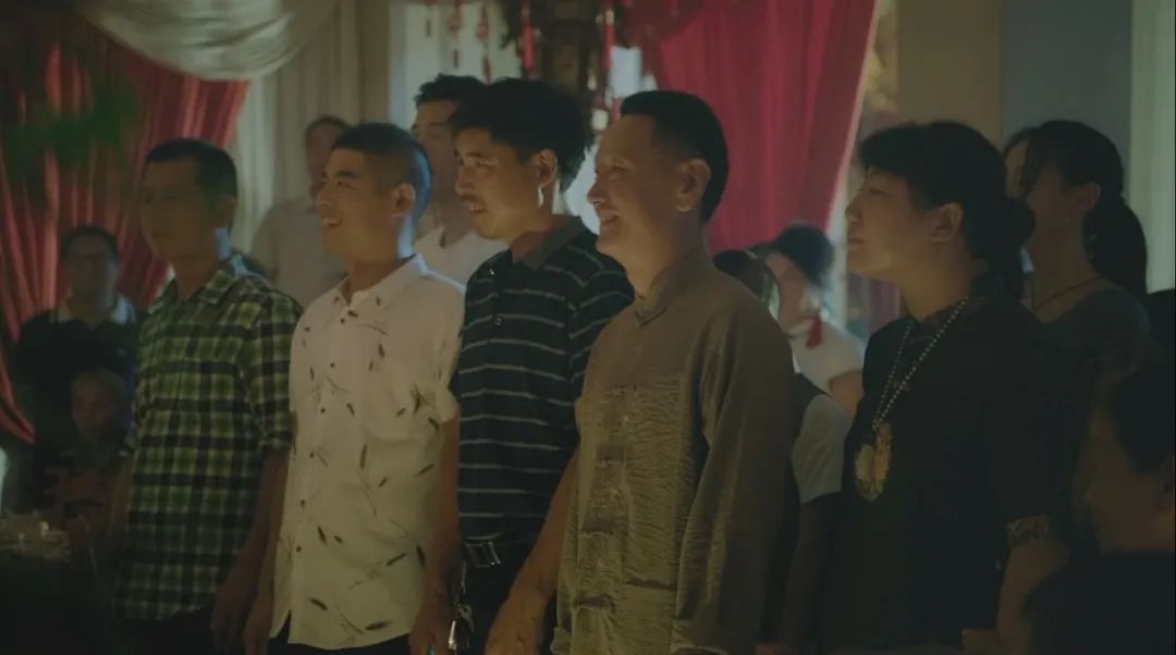 片中9成演员是导演亲戚，一波“虎”操作后，竟拍出国产片良心