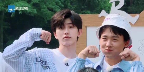 《奔跑吧》蔡小葵出任导游，不料遭“暴打”，