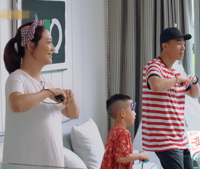 新生日记2：小小春的情商多高？请陈小春帮忙时说的话，暖化了