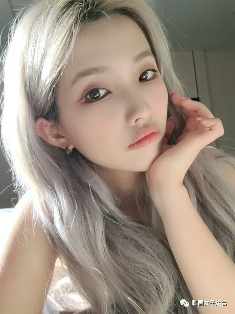 这位女团爱豆最近怎么这么hip?自拍真是致命性的心动