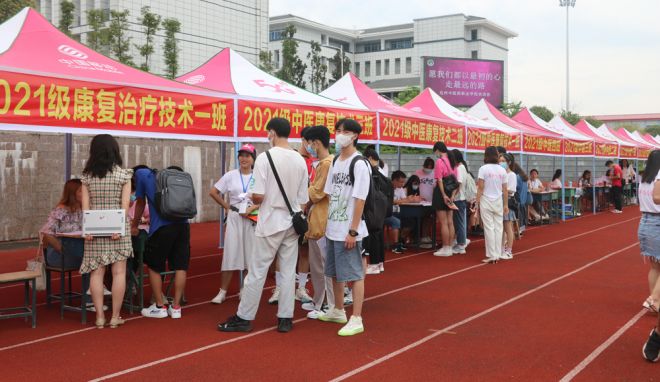 达州中医药职业学院迎新有“心”意：圆学子梦 筑家之暖