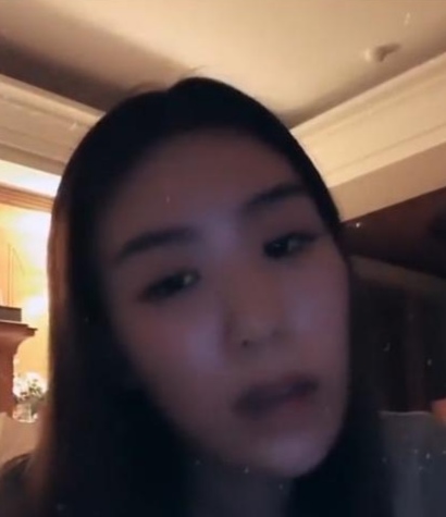 高以翔女友再晒甜蜜过往，男友去世将1年，频晒旧照状态引担忧