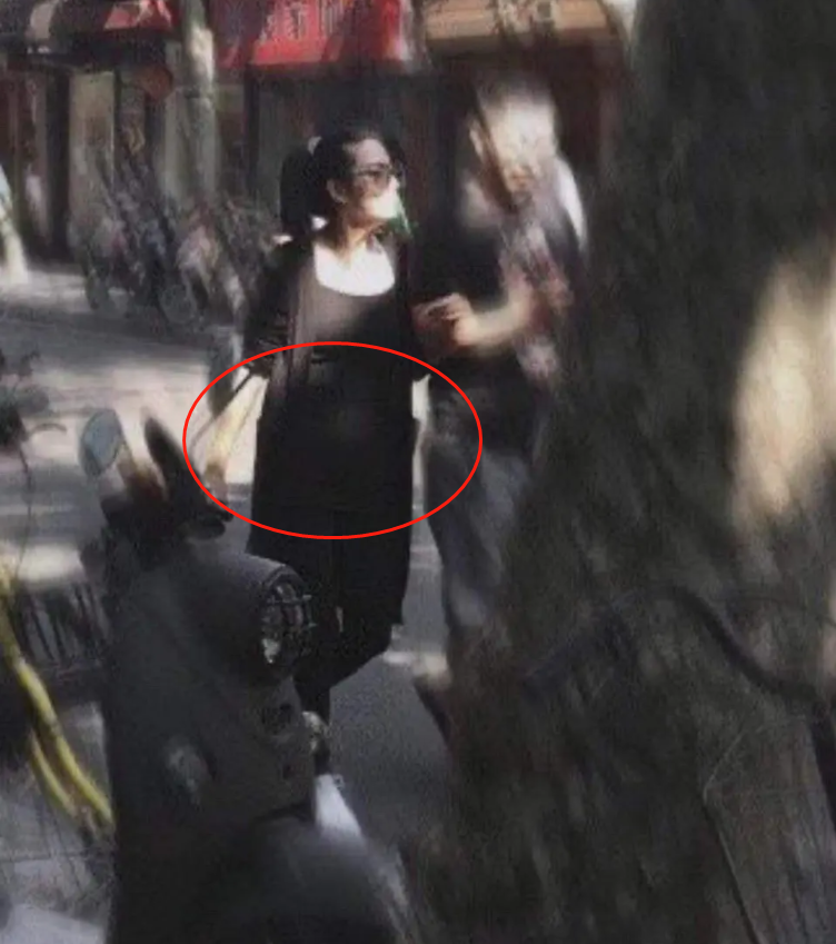 郑爽代孕众女星被牵连，杨幂杨颖孕照被扒，张雨绮龙凤胎遭质疑
