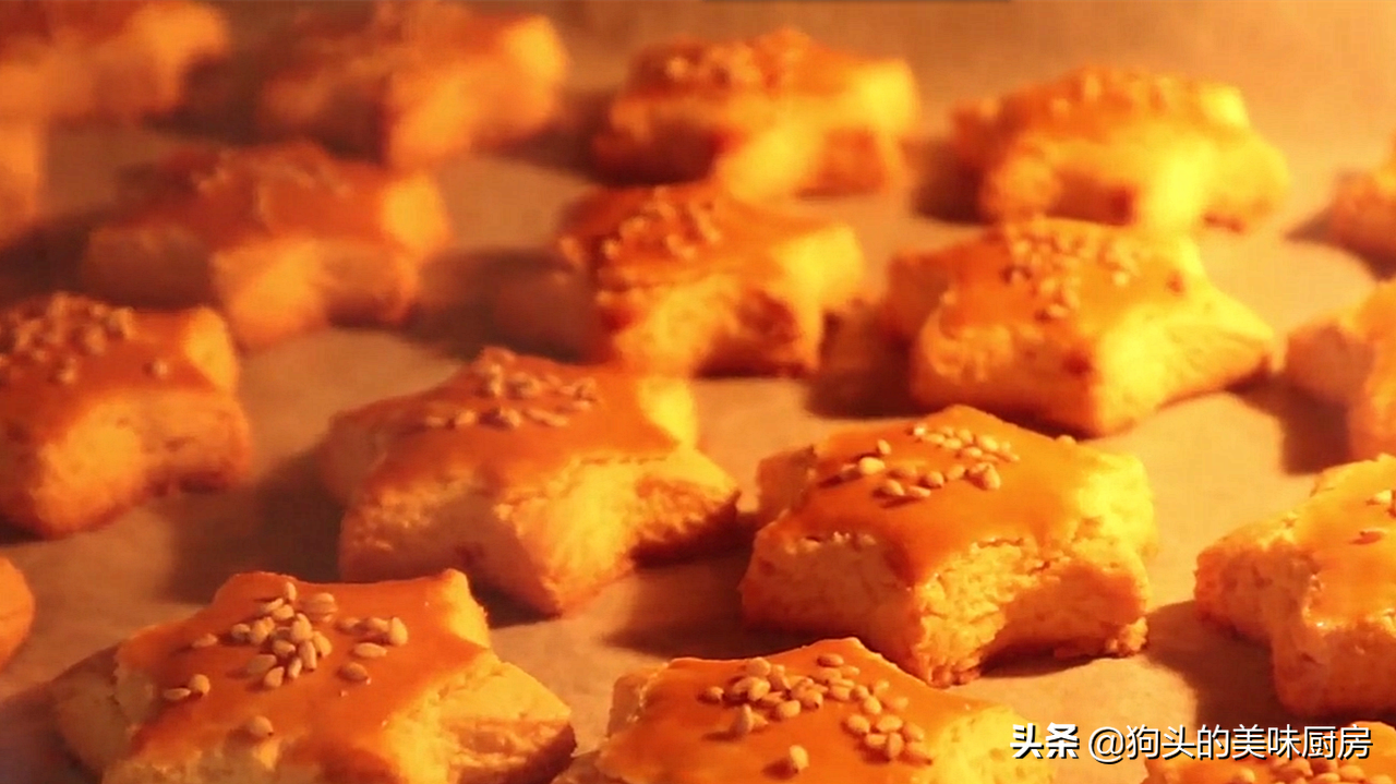 家里有面粉不要做馒头了，加点玉米面进去，蓬松酥脆，一口酥掉渣