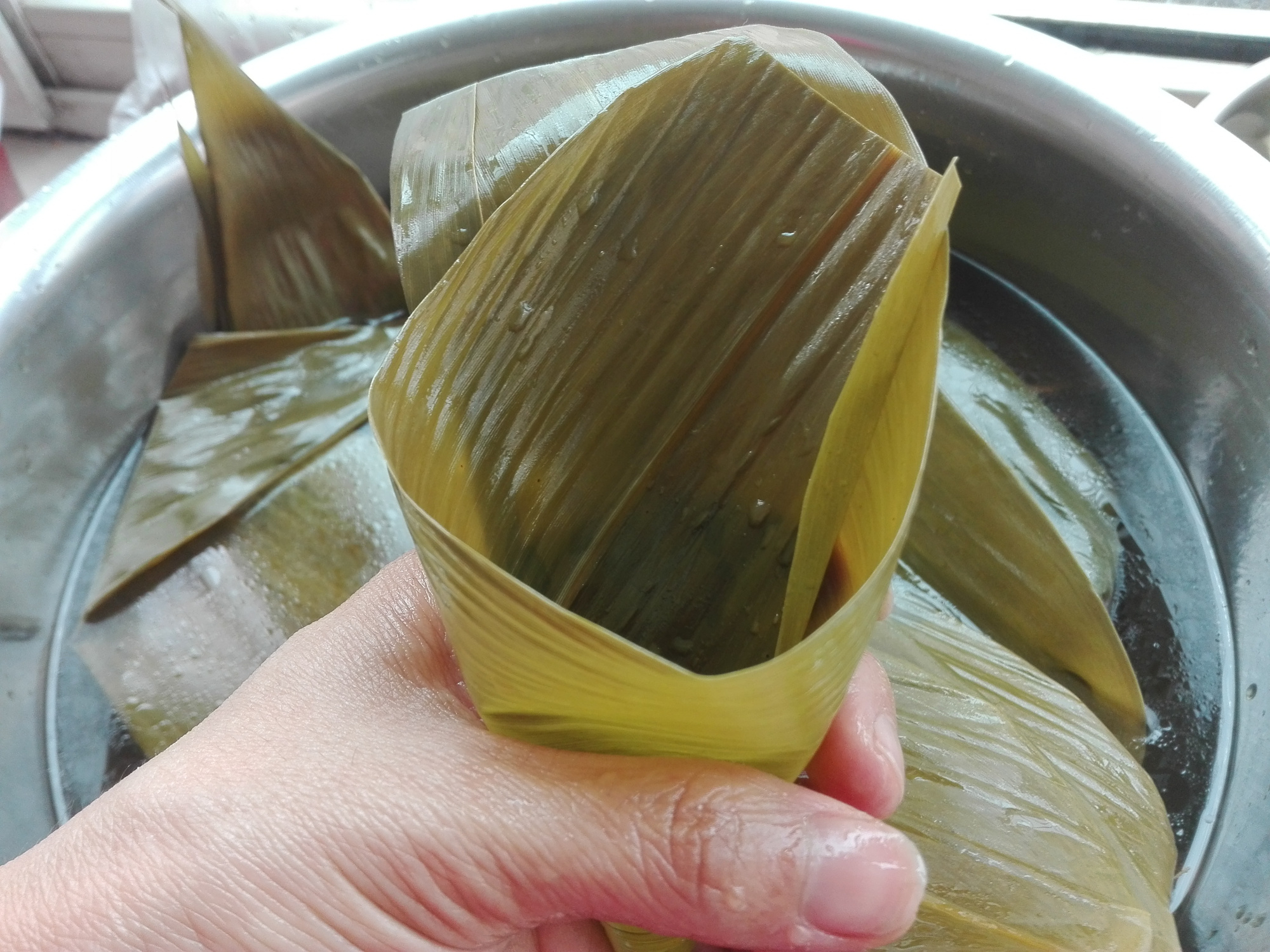 端午節，曬一下我家包粽子，多種包法，無任何添加劑，簡單又好吃