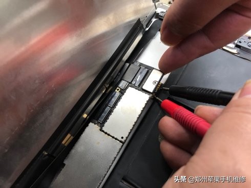 iPad4代不开机黑屏无法显示检修