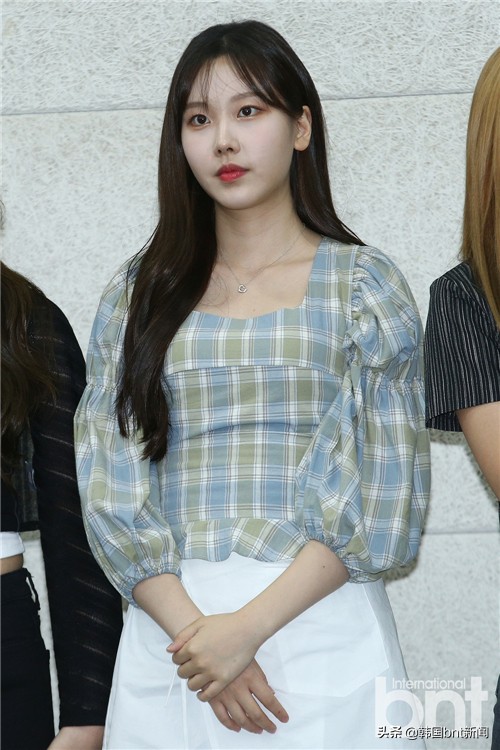 「bnt PHOTO」MOMOLAND为低收入家庭女性 捐赠1500套女