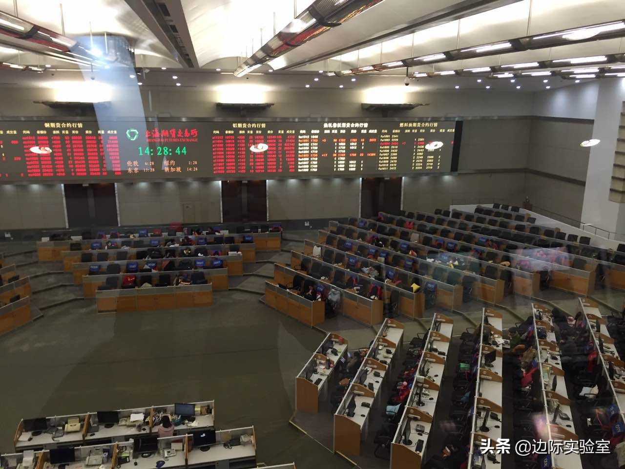 大量外资涌入中国原油期货市场，人民币定价能