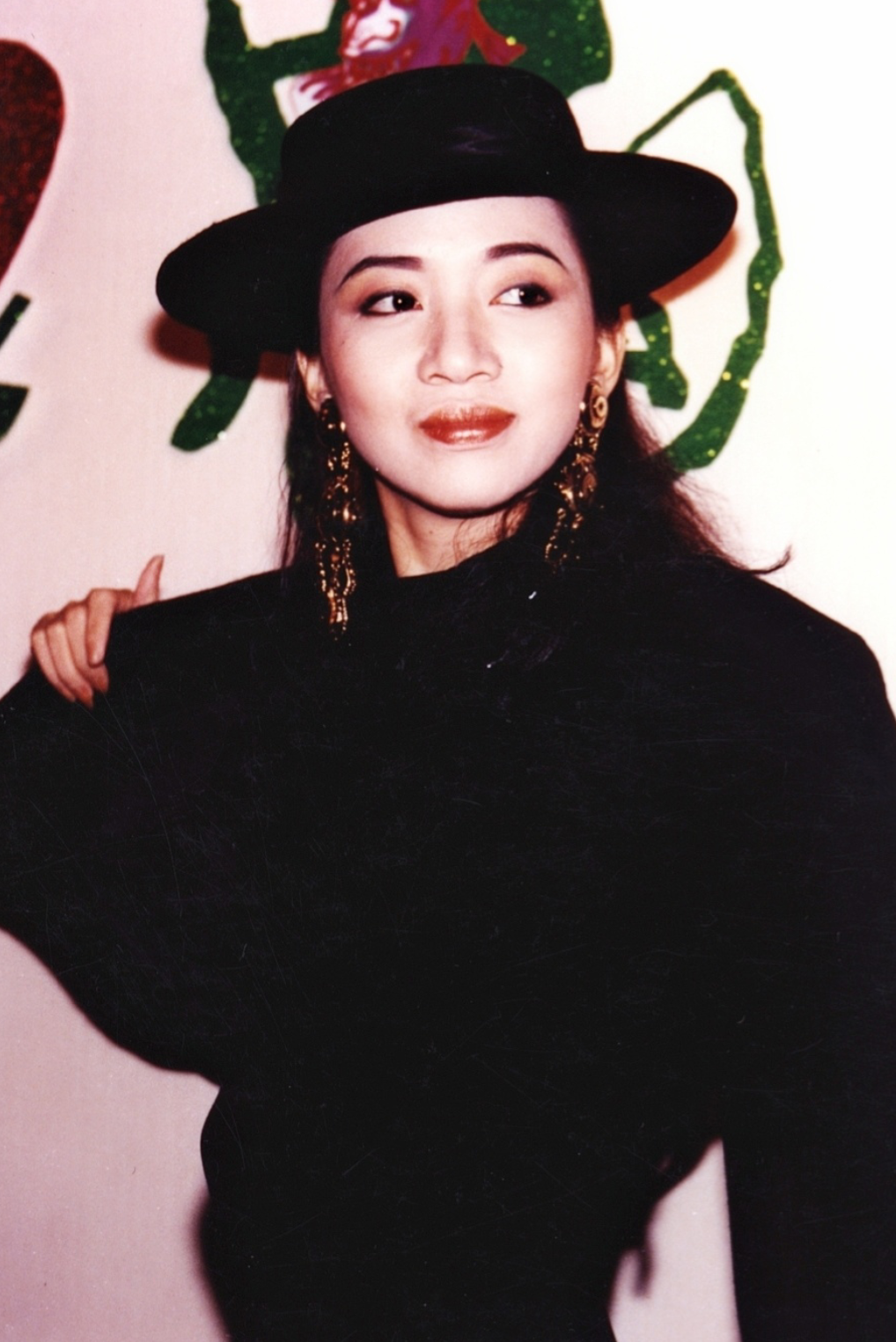 乐坛一姐梅艳芳，稳固地位无人撼动，奈何天妒