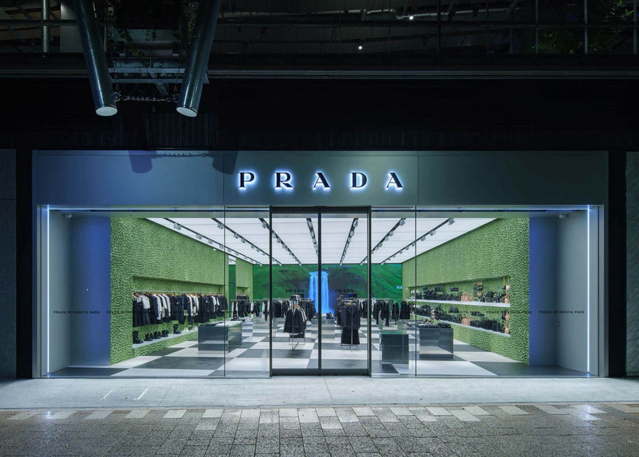PRADA 在东京开了新店，OMA 的设计居然用海绵做墙面