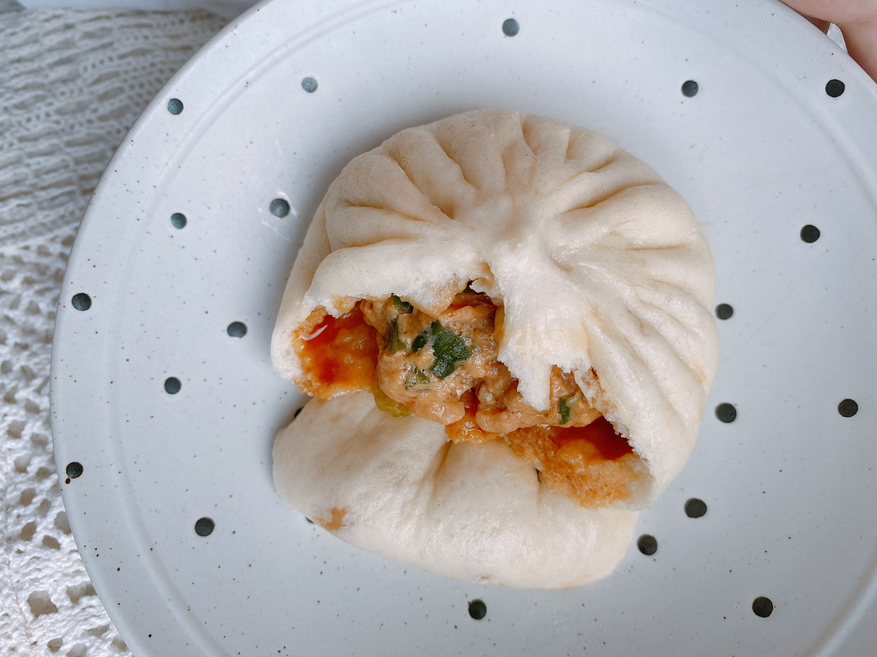 猪肉降价了自己在家做肉包，掌握3点，蓬松暄软，咬一口满嘴汤汁