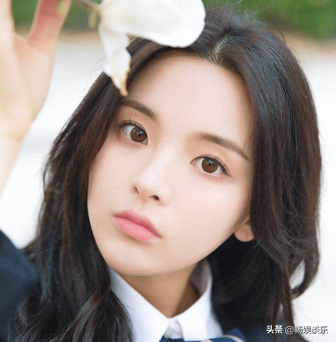 杨超越又加一“恶名”，吴宣仪前脚辟谣的事，她后脚就给踢翻了
