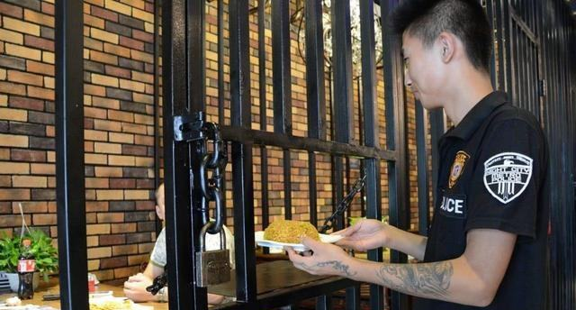 日本推出“奇葩”主题餐厅，未满18岁禁止入内，