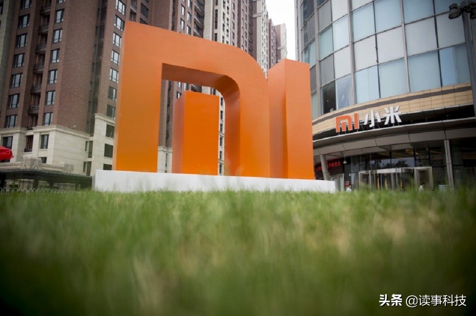 小米比华为厉害？小米2个月告赢美国，华为2年连