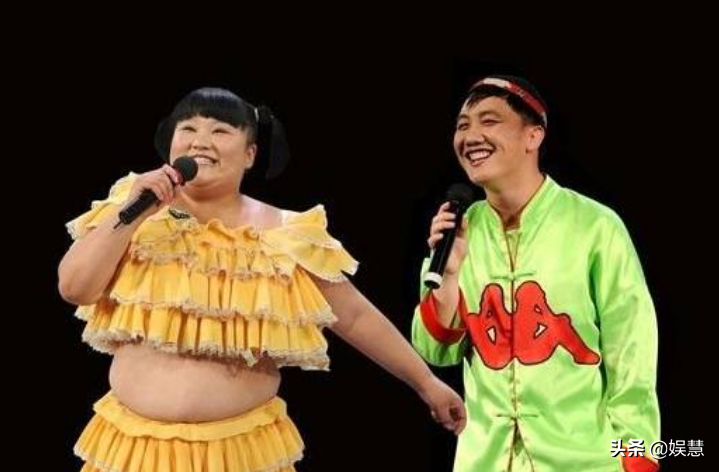 赵本山徒弟胖丫刑满出狱，杨树林痴心不改，独自带女儿苦等爱妻