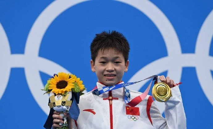 全红婵发10元红包请队友小佳吃雪糕！教练：小佳当初天赋不逊红婵