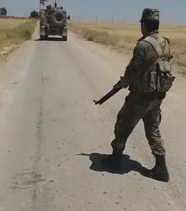 美军不请自来在当地犯下种种恶行，叙利亚人忍