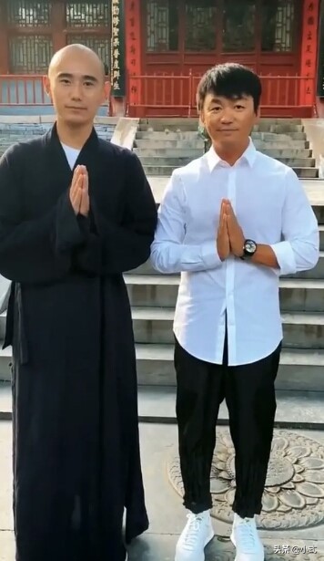 王宝强现身少林寺，又发新微博，历尽沧桑后终