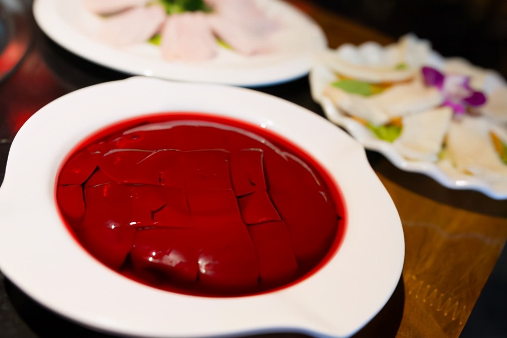 血液裡都是�垃圾�，成盒的鴨血還能不能吃？ 其實製作過程很簡單