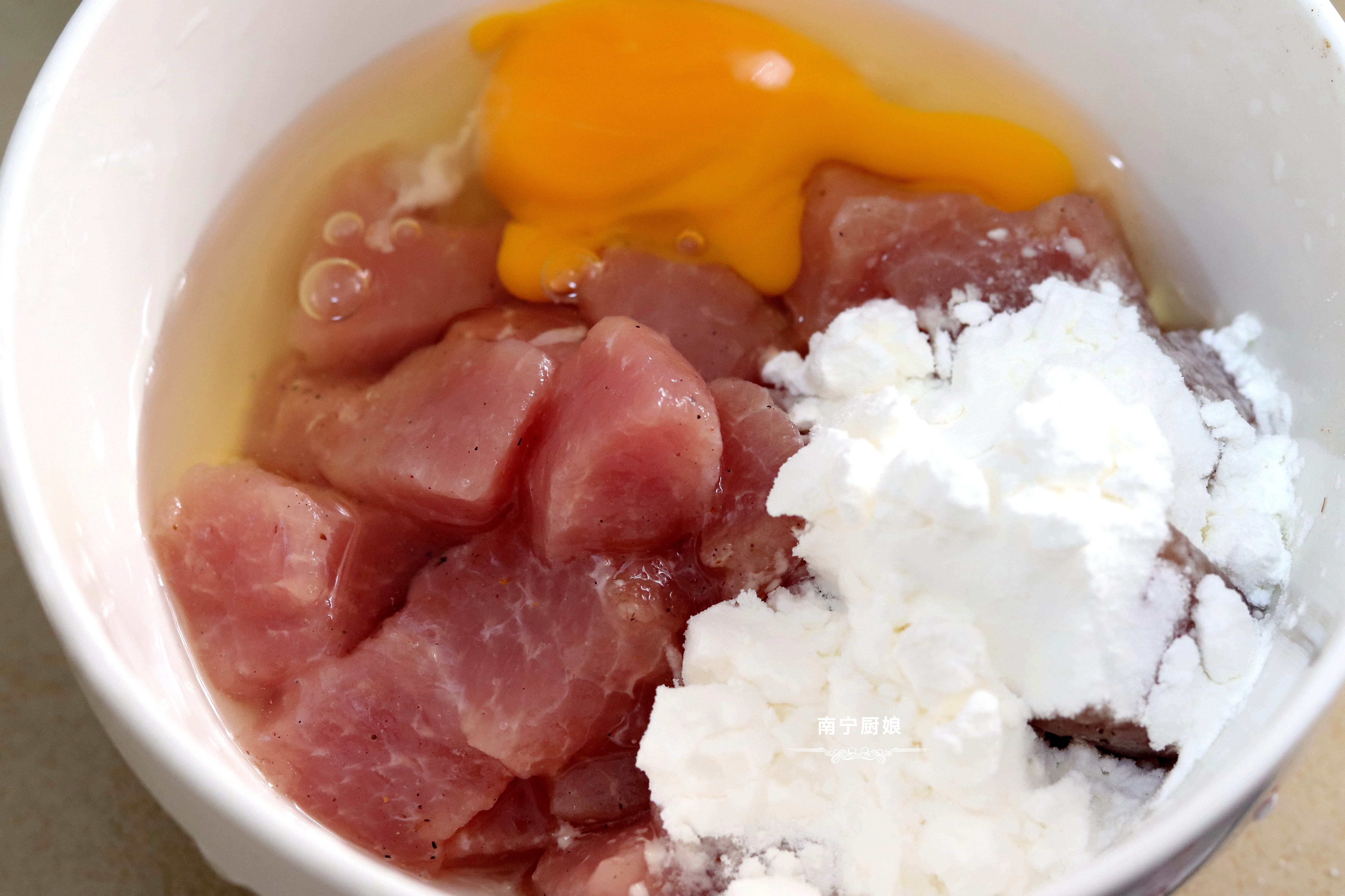 菠蘿咕嚕肉的詳細做法，牢記3個製作竅門，在家輕鬆做出飯店味道