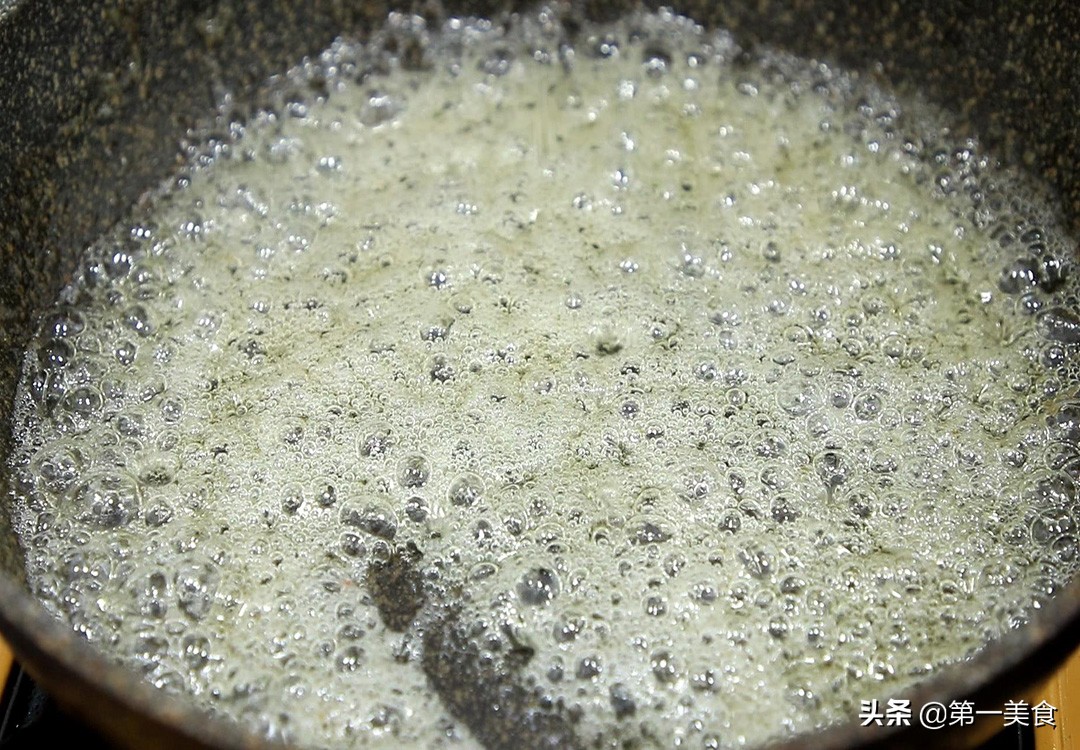 图片[7]-三个鸡蛋 一碗面粉 自制家庭版沙琪玛 酥软香甜 全家人都爱吃-起舞食谱网