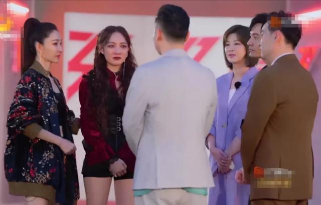 笑着离开的王丽坤，究竟是哪一点戳中了”浪姐