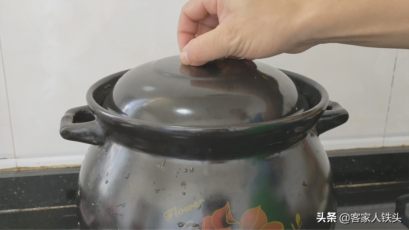 廣東人酒席上必上的一道菜，不用大料，出鍋口感香軟，好吃又不膩