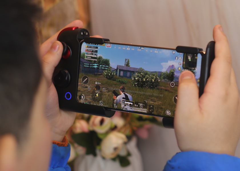 多指操控提升战力，北通G2手柄助力获取游戏胜利