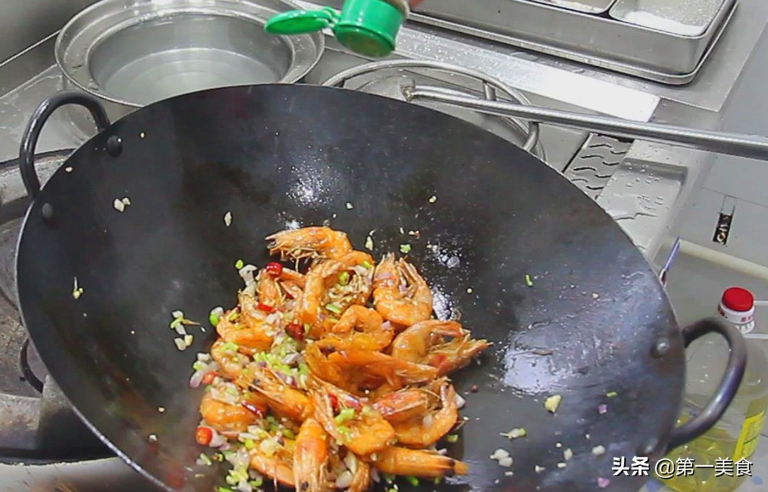 图片[10]-椒香酥脆的椒盐大虾就做好了。 <img alt="厨师长分享“椒盐基围-起舞食谱网