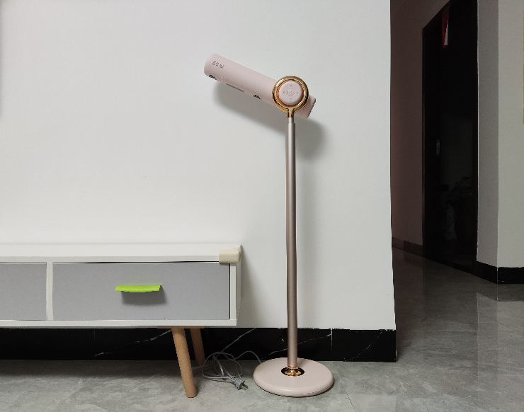 直男不知女神苦，吹发才知长发难，立式吹风机“拯救女神机”