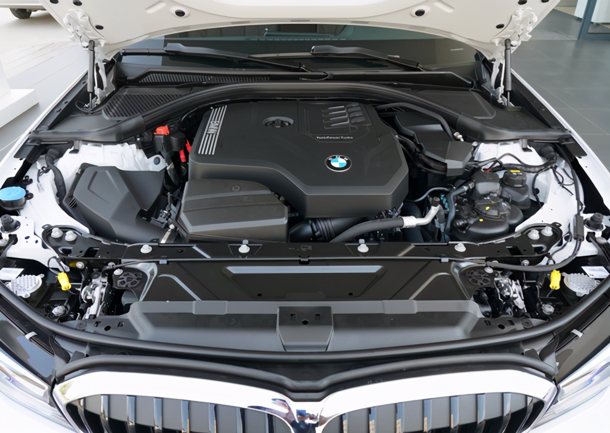 全新宝马3系，长轴距空间大，短轴距操控好，最快5.9秒破百