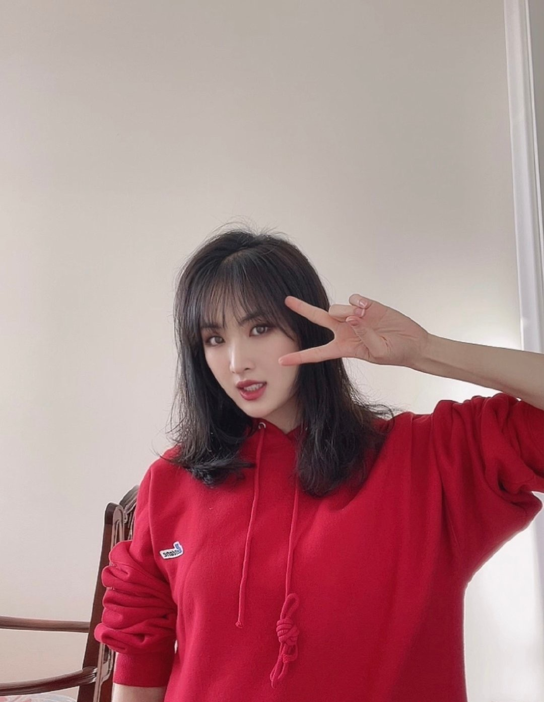 姚安娜入圈封面曝光，全身上下尽显富贵，为何出道就惹群嘲？