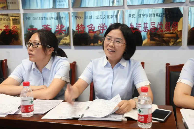 对标竞进、比学赶超、提质晋位 遂宁四中(二中滨江校区)与重庆市珊瑚中学缔结友好学校 对标竞进、比学赶超、提质晋位 遂宁四中(二中滨江校区)与重庆市珊瑚中学缔结友好学校