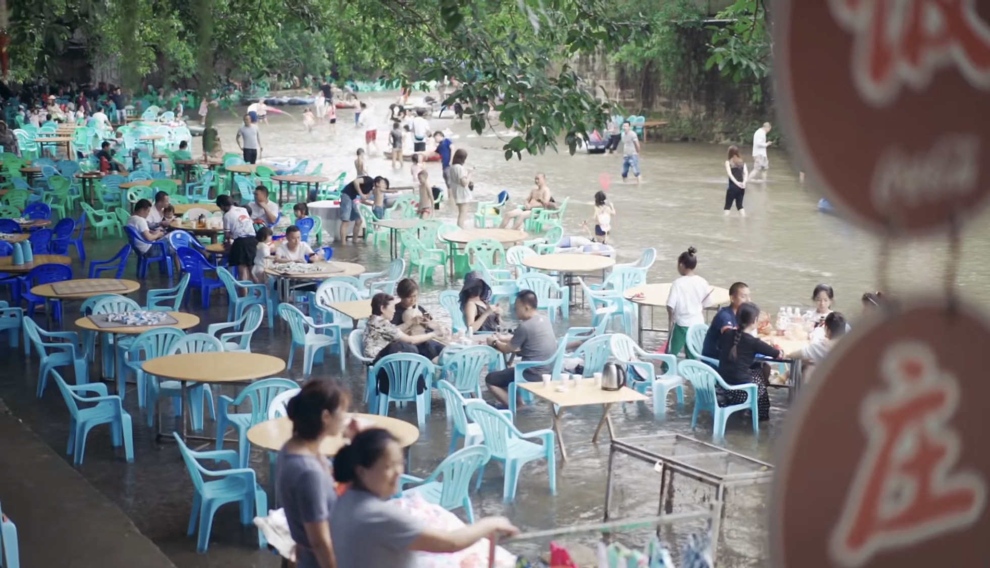 重庆崽儿张晋携蔡少芬回到家乡，一支短片，将山城的美一网打尽