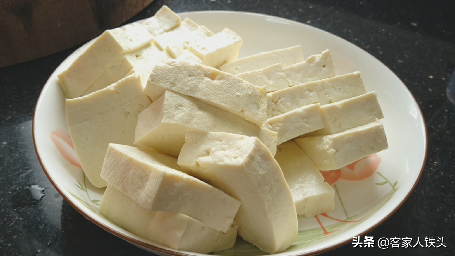 以后待客豆腐就这样做，3块豆腐1勺酱，出锅真香，比肉还受欢迎