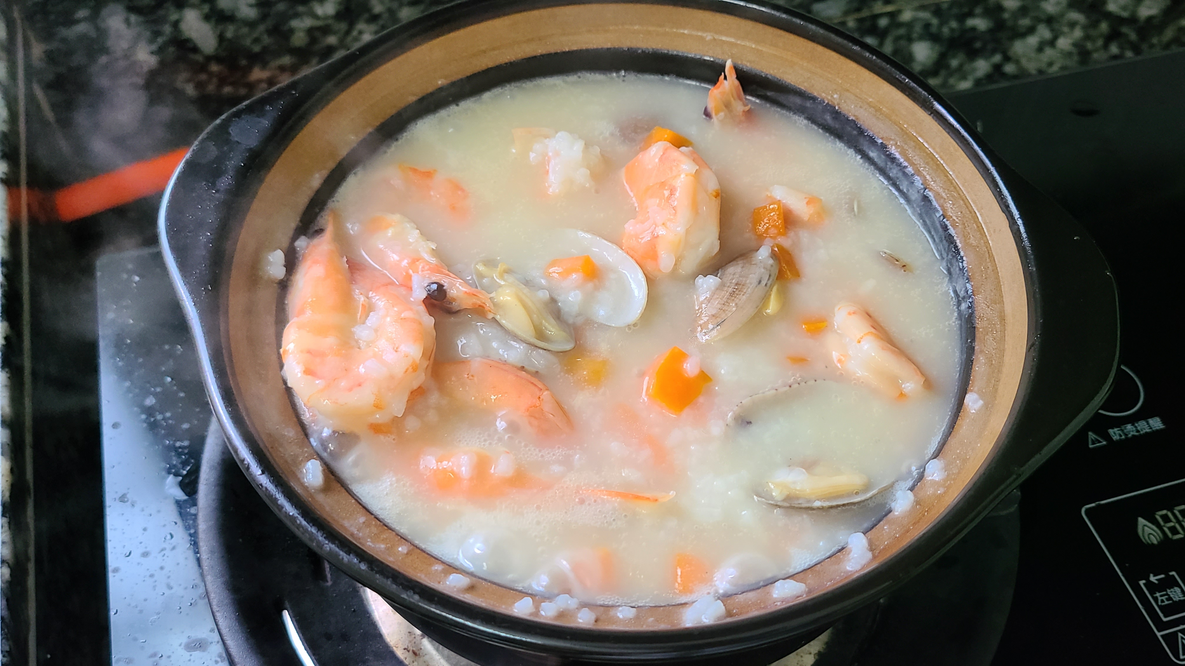 广东很好喝的海鲜粥，9分钟就能熬得又浓又稠，味道鲜美