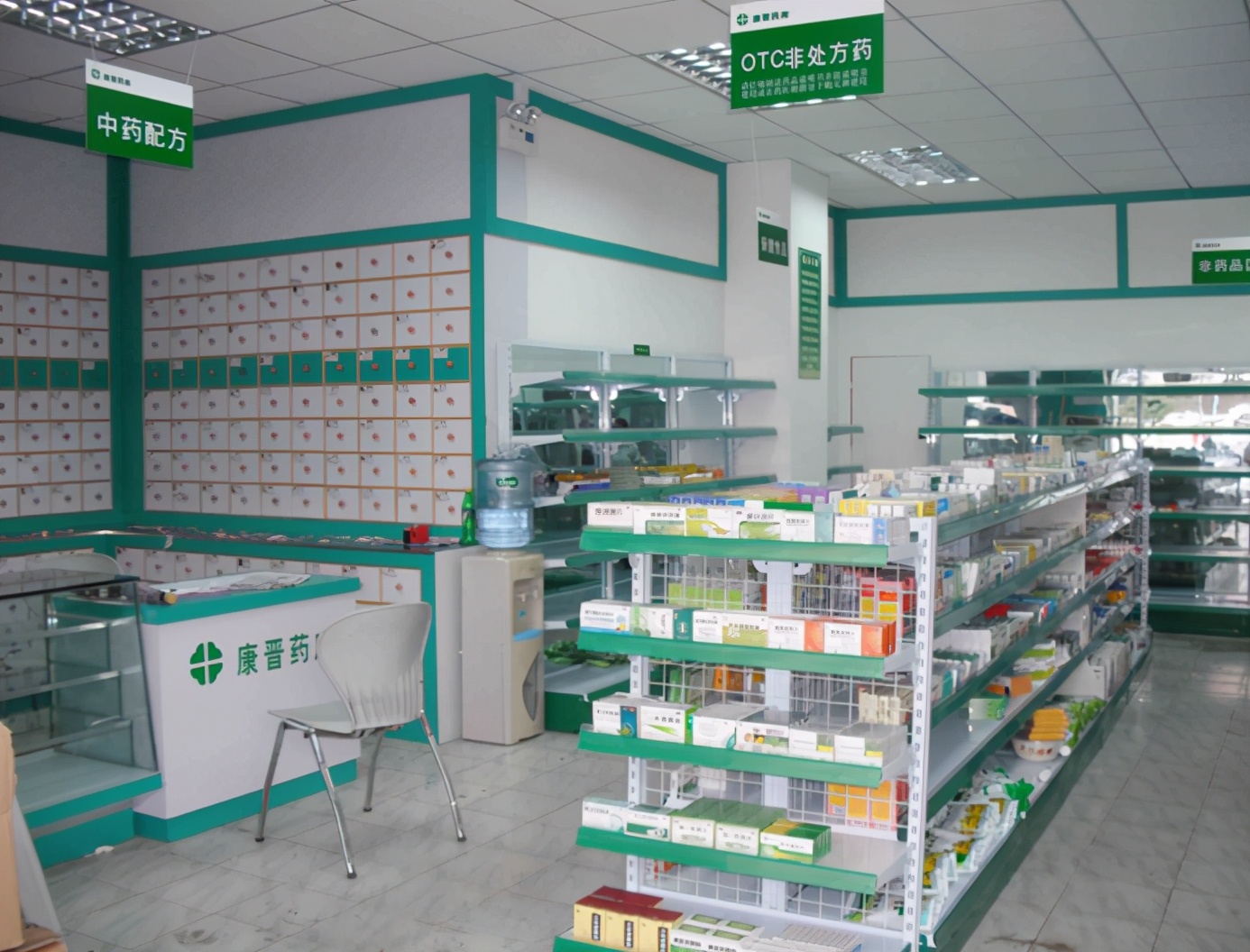 实体生意越来越难做，为何街边药店却越开越多？原来有这么多猫腻
