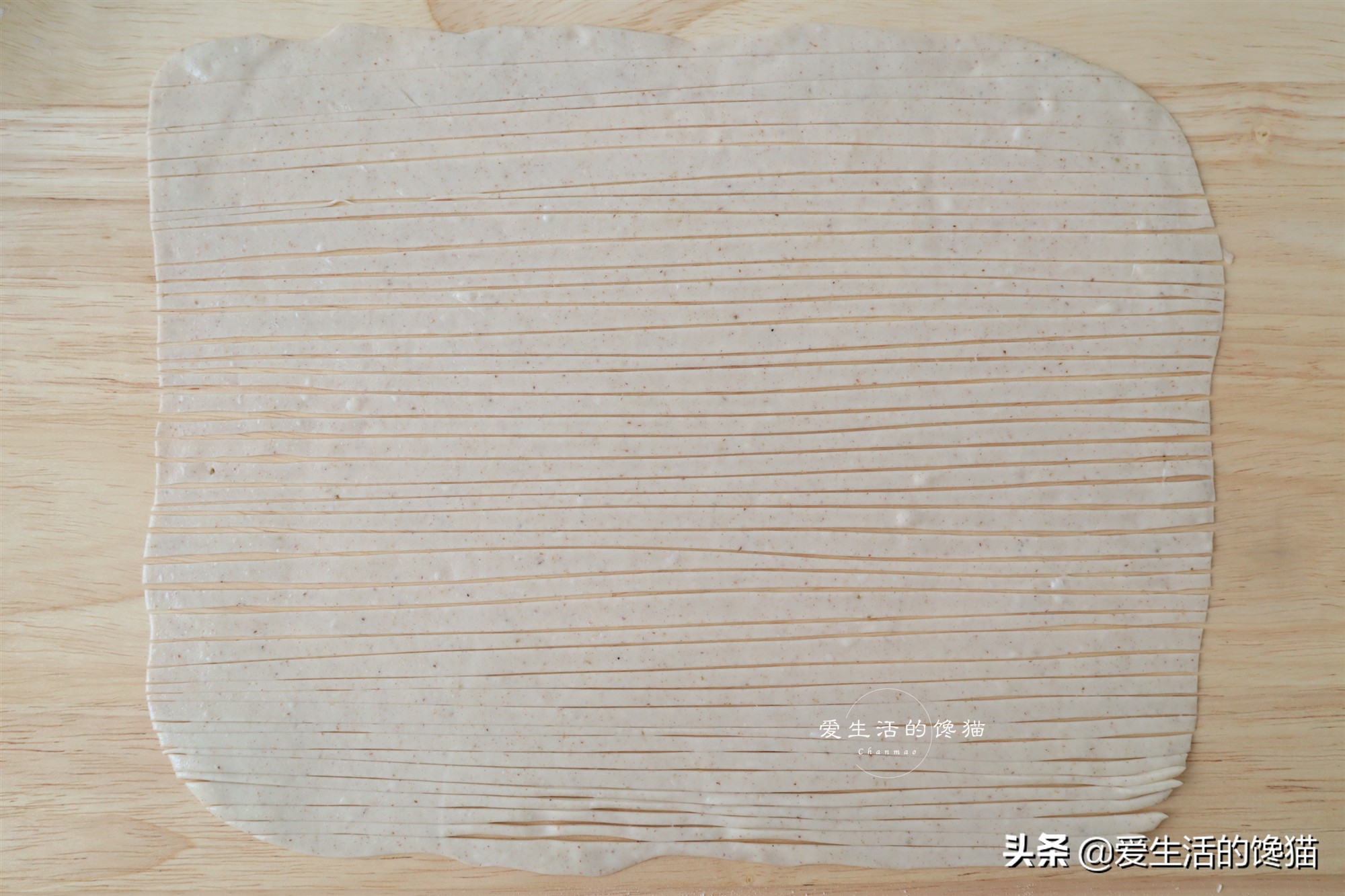 寒假來了，早餐不用愁，做一盤這餅，香脆可口，孩子愛吃我樂意做