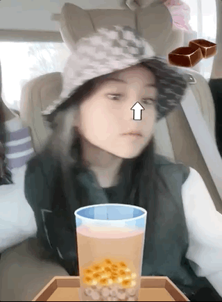 李小璐曬與女兒同框，甜馨戴漁夫帽文靜淑女，越來越有女神範兒