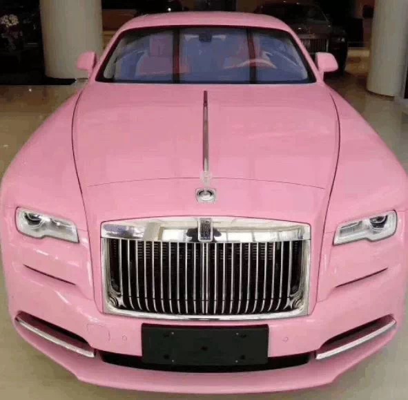 女神最爱粉色劳斯莱斯魅影实车图片