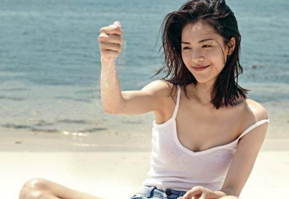 钟楚曦被质疑整容，甩锅化妆师却被扒出旧照，网友：故事挺有意思