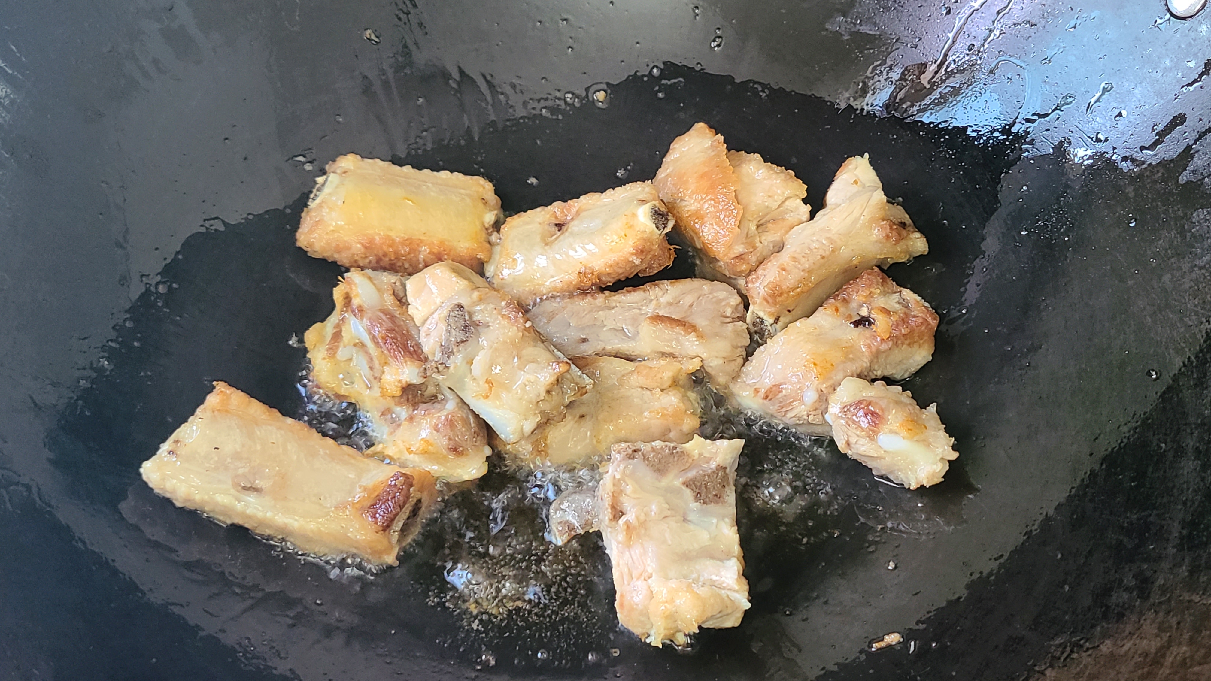 酸梅排骨，广东人做出来就是好吃，味道特别又开胃，太下饭