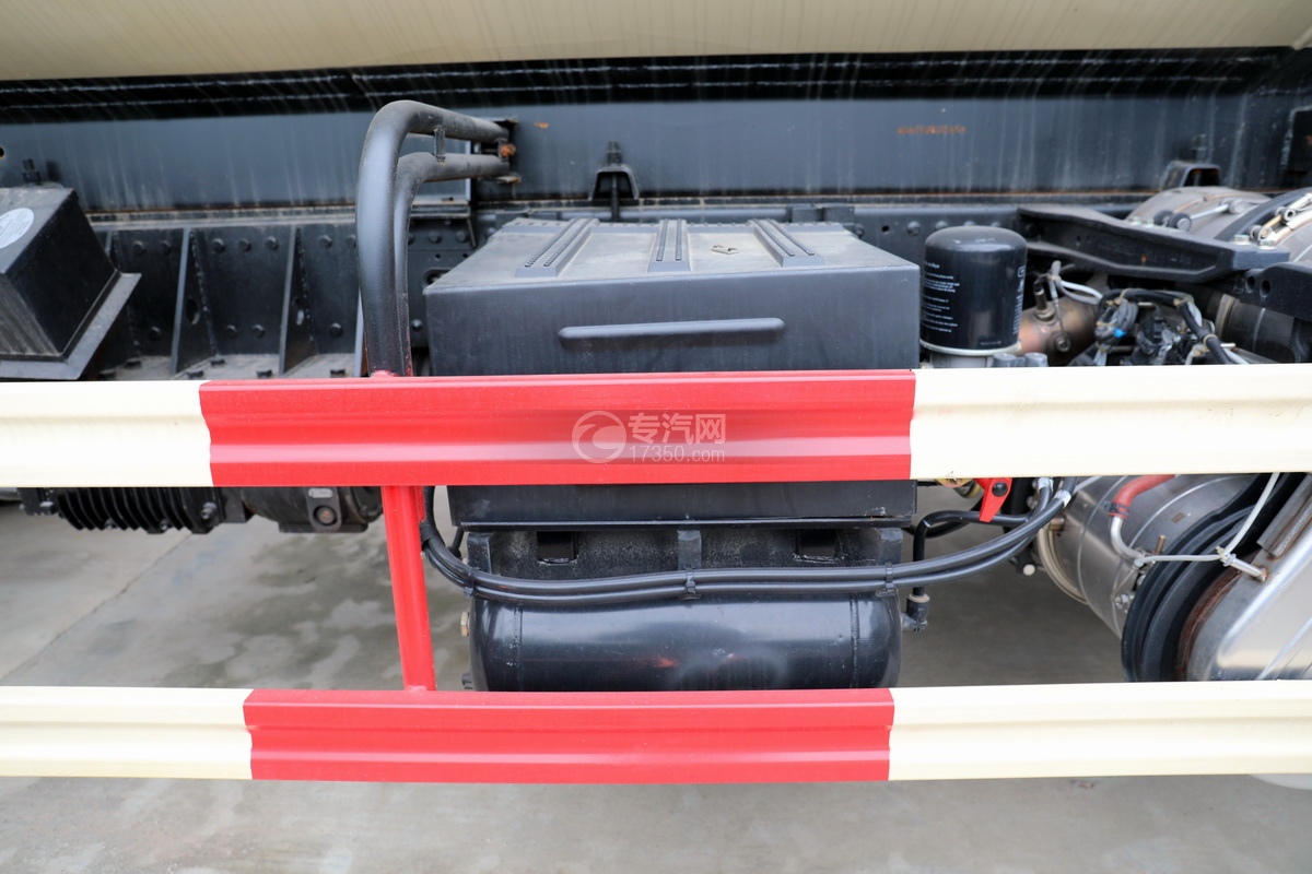散装水泥专用车——东风单桥国六粉粒物料运输车