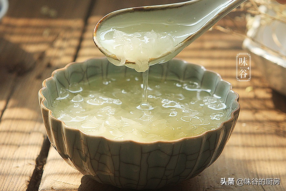 秋天吃银耳，银耳买黄的还是白的好？教你正确方法，简单实用