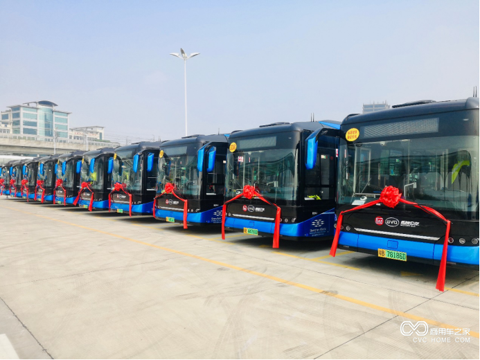 領(lǐng)航新時(shí)代綠色公交 首批全新比亞迪純電動(dòng)客車(chē)投運深圳